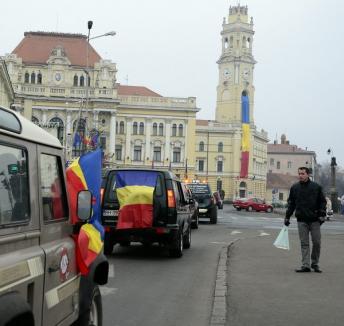 1 Decembrie inedit: Asociaţia "Descoperă România 4x4" a făcut turul Oradiei cu "gipane" şi cu steaguri (FOTO)